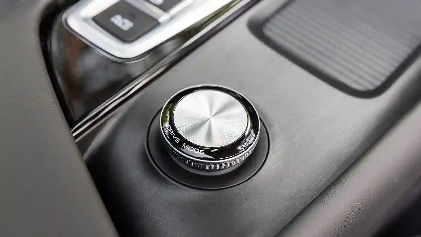 Стартовали продажи флагманского кроссовера Dongfeng HUGE